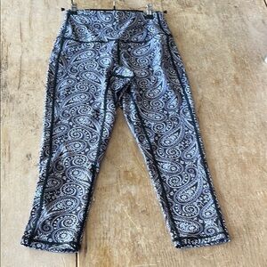 Ruby Ribbon Paisley Print Leggings